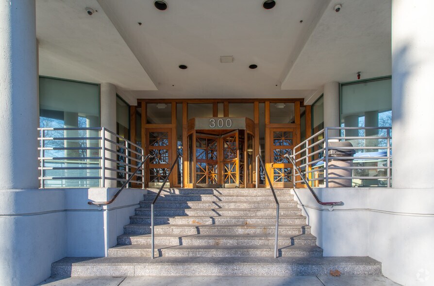 More Photos Of 300 Ocean Ave, Revere Medical For Lease