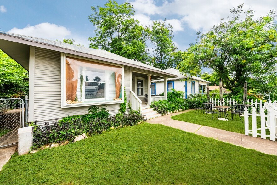 More Photos Of 2032 E Cesar Chavez St, Austin Office Residential For Sale