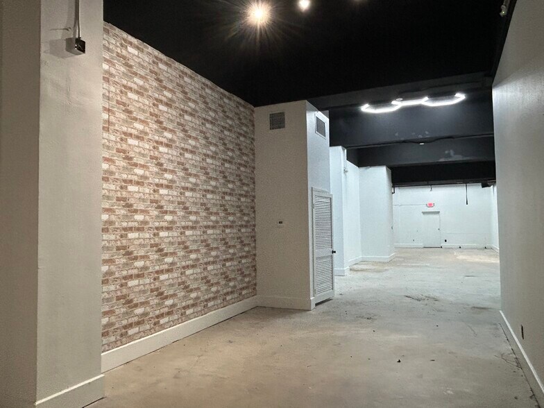 More Photos Of 3215-3217 S Macdill, Tampa Unknown For Lease