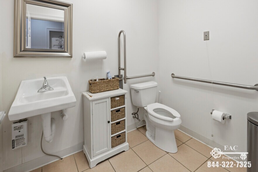 More Photos Of 238 Monroe Tpke, Monroe Medical For Lease