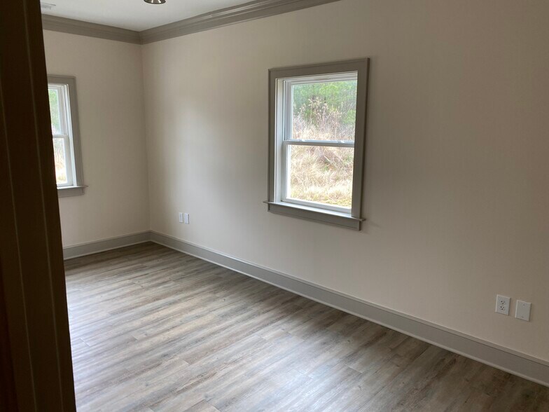 More Photos Of 126 Snapdragon Ct, Chapin Medical For Lease