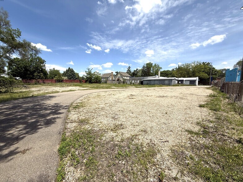 More Photos Of 2706 Portage St, Kalamazoo Auto Repair For Sale