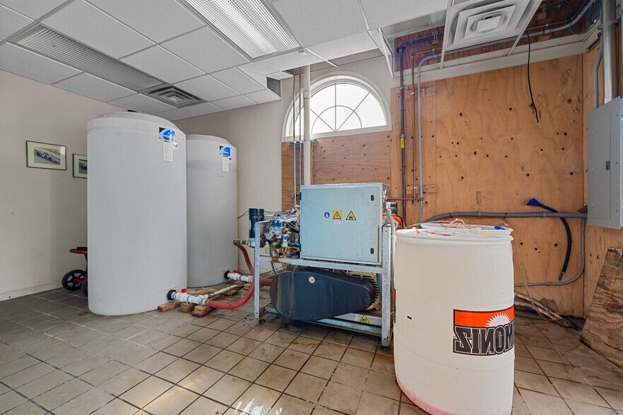 More Photos Of 8477 Seneca Tpke, New Hartford Carwash For Sale
