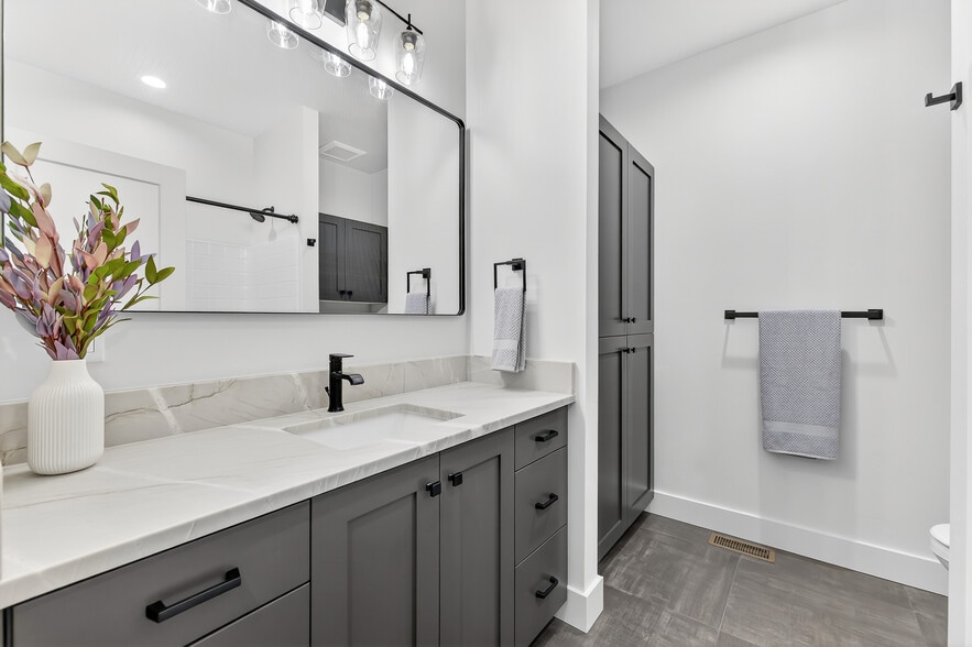 More Photos Of 101, 103 Bighorn Court, Mccall Specialty For Sale
