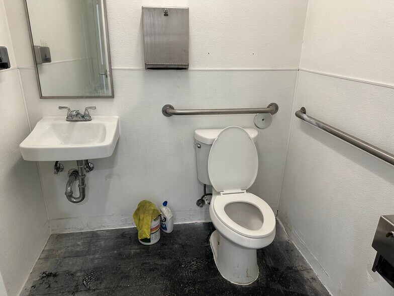 More Photos Of 5102-5108 Azusa Canyon Rd, Irwindale Unknown For Lease