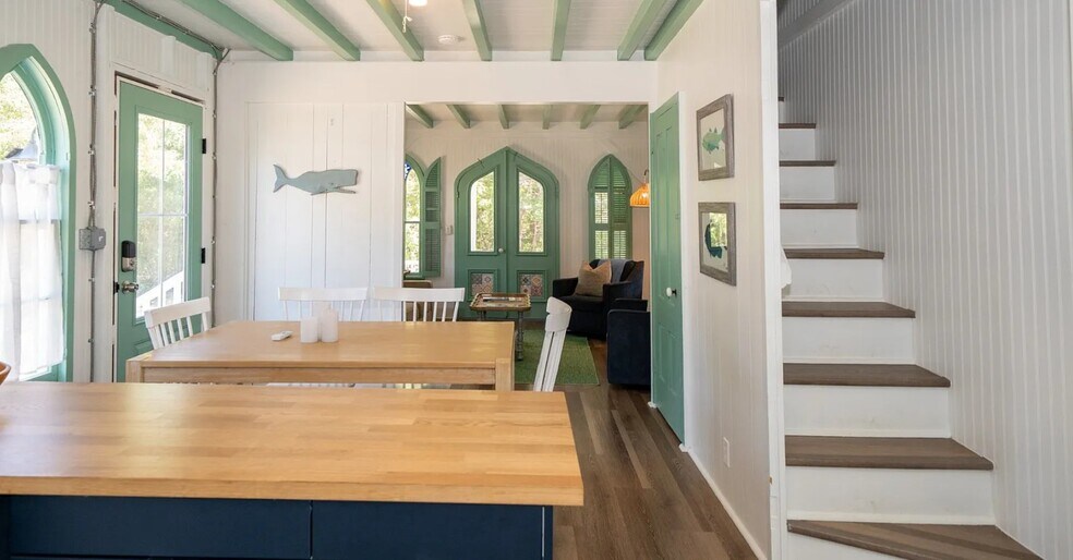 More Photos Of 9 Brunswick Ave, Vineyard Haven Specialty For Sale