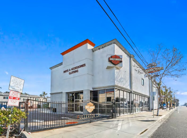 More Photos Of 2635 W Orangethorpe Ave, Fullerton Showroom For Sale