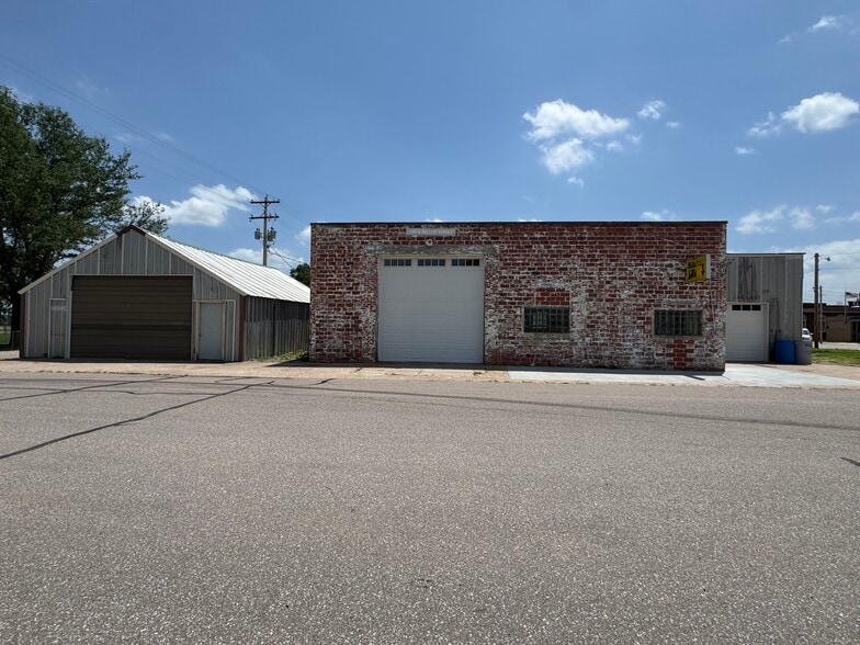 Primary Photo Of 214 Smith Ave, Kenesaw Warehouse For Sale