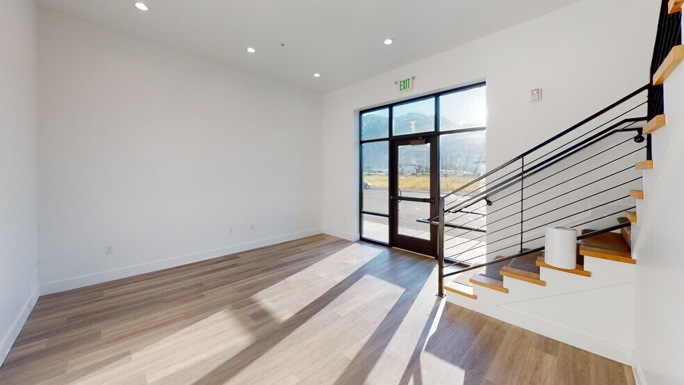 More Photos Of 752 2250 West, Springville Warehouse For Lease