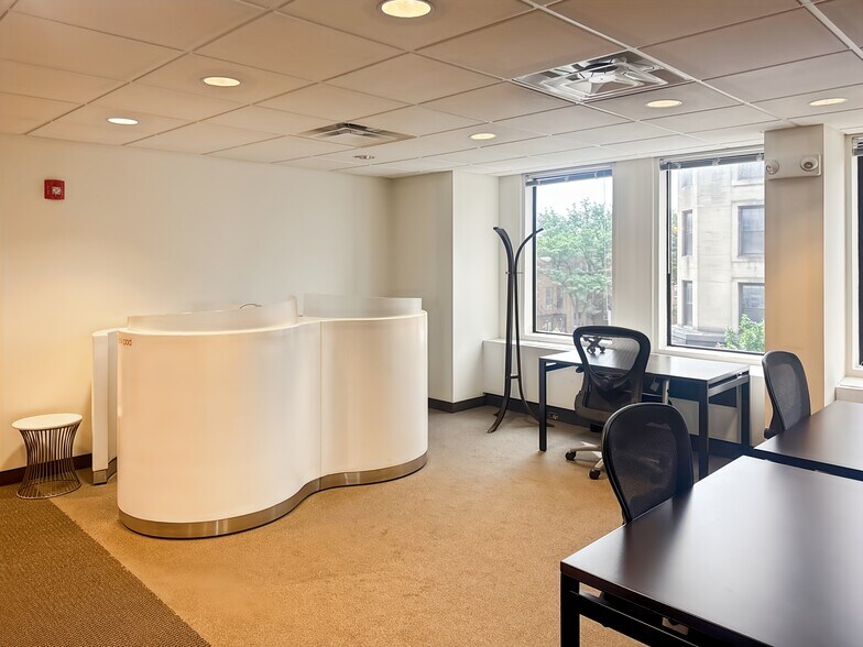 More Photos Of 1010 Lake St, Oak Park Coworking Space