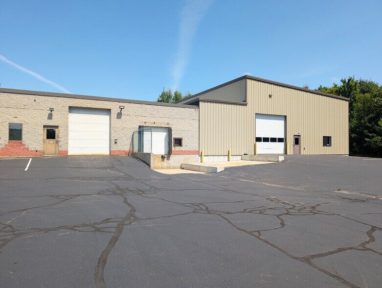 More Photos Of 19 Field Ln, Belmont Warehouse For Lease