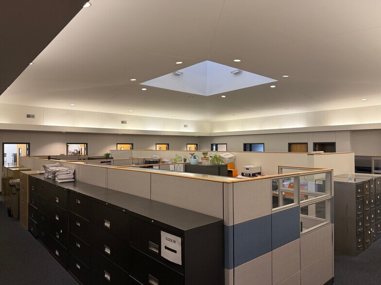 More Photos Of 7142 Nightingale Dr, Holland Medical For Lease