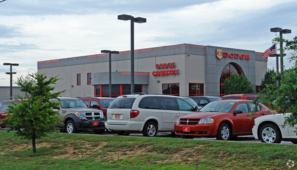 Primary Photo Of 1902 E Central Texas Expy, Killeen Auto Dealership For Lease