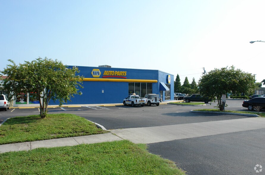 More Photos Of 2675 54th Ave N, Saint Petersburg Freestanding For Lease