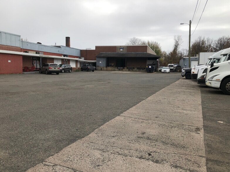 More Photos Of 263-275 Park Ave, East Hartford Warehouse For Lease