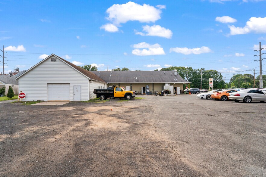 More Photos Of 846-850 S Colony Rd Rd, Wallingford Storefront For Sale