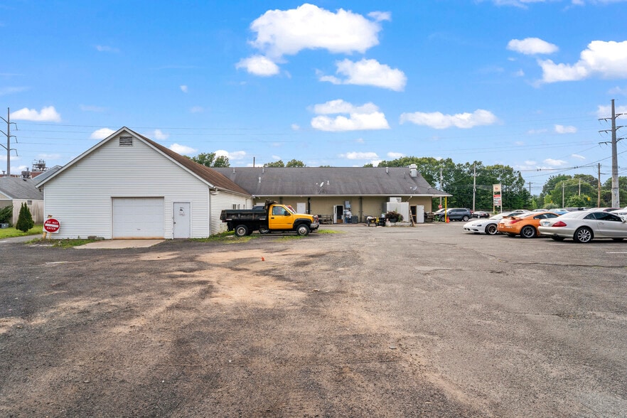 More Photos Of 846-850 S Colony Rd, Wallingford Storefront For Sale