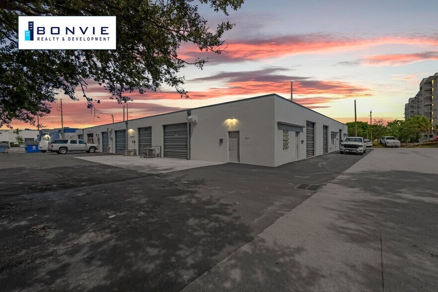 Primary Photo Of 201-215 SW 21st St, Fort Lauderdale Warehouse For Lease
