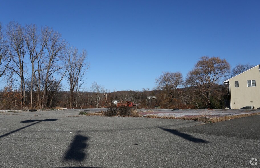 More Photos Of 91 Park Lane Rd, New Milford Freestanding For Lease