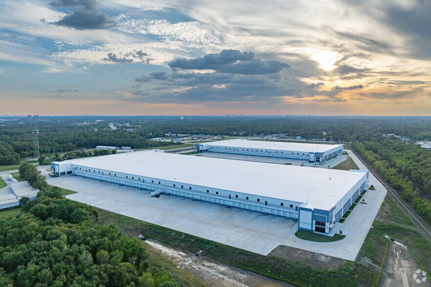 More Photos Of 9100 FM 1405, Baytown Distribution For Sale