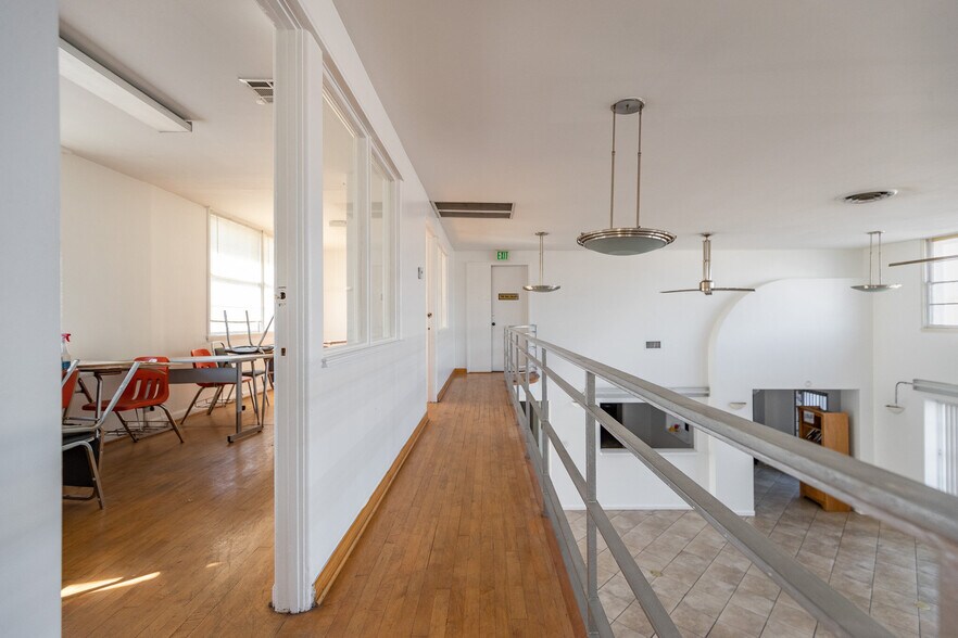 More Photos Of 5245 W San Fernando Rd, Los Angeles Showroom For Sale