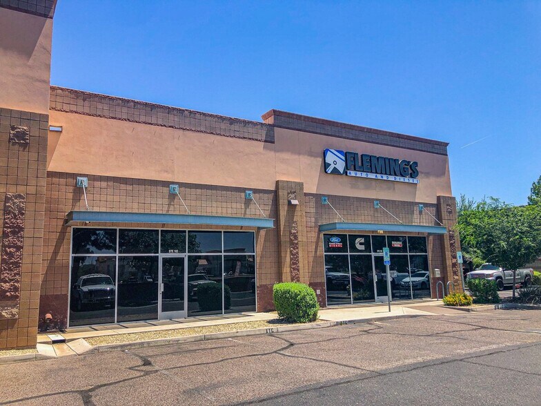 More Photos Of 925 N McQueen Rd, Gilbert Showroom For Lease