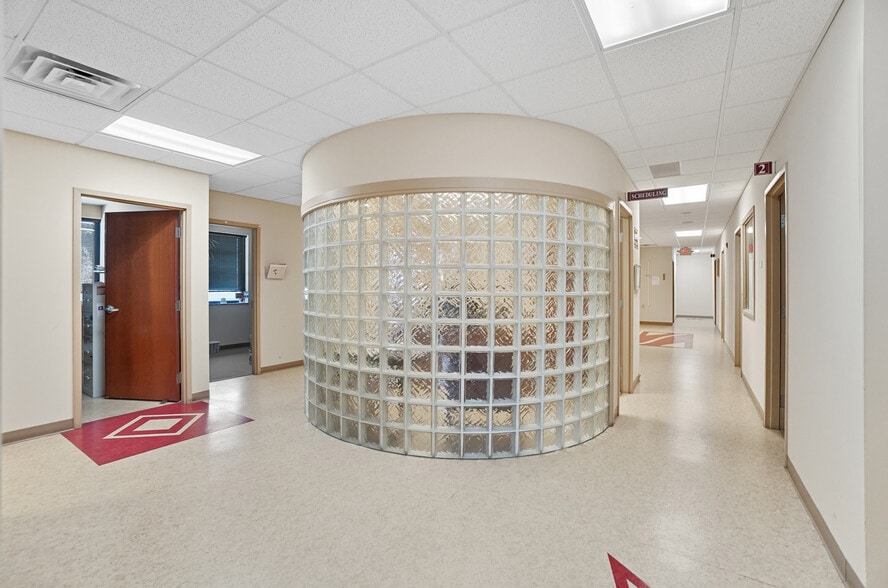 More Photos Of 916-920 W Market St, Lima Medical For Lease