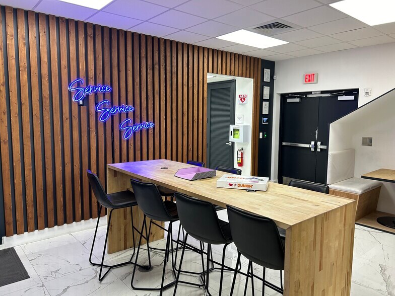 More Photos Of 6625 Miami Lakes Dr, Miami Lakes Loft Creative Space For Sale