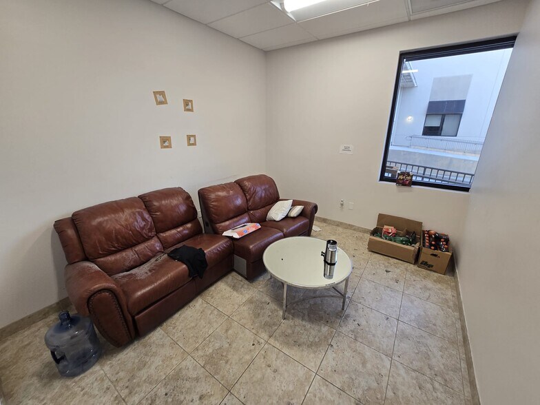 More Photos Of 10400 NW 55th St, Sunrise Manufacturing For Lease