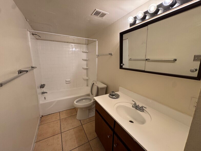 More Photos Of 5160 E Bellevue St, Tucson Apartments For Sale