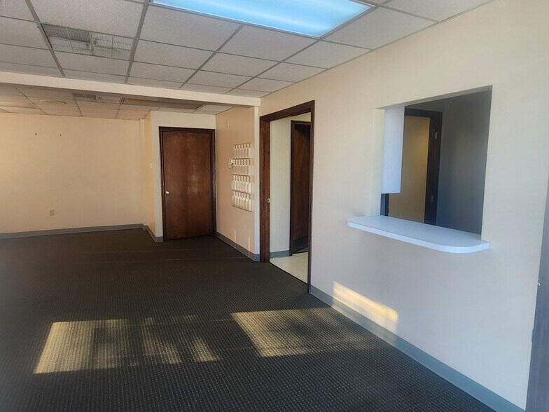 More Photos Of 811 S 1st St, Jesup Office For Lease