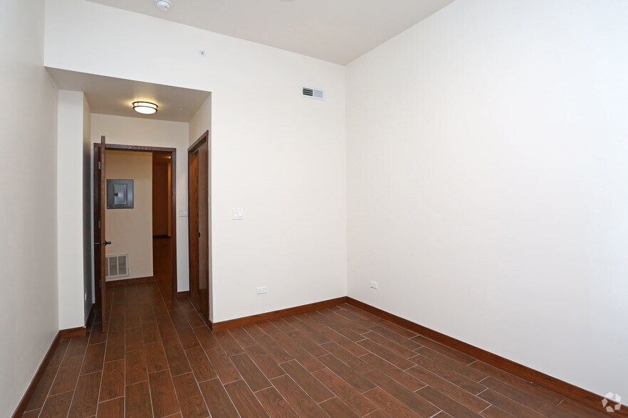 More Photos Of 7 S Stolp Ave, Aurora Apartments For Lease