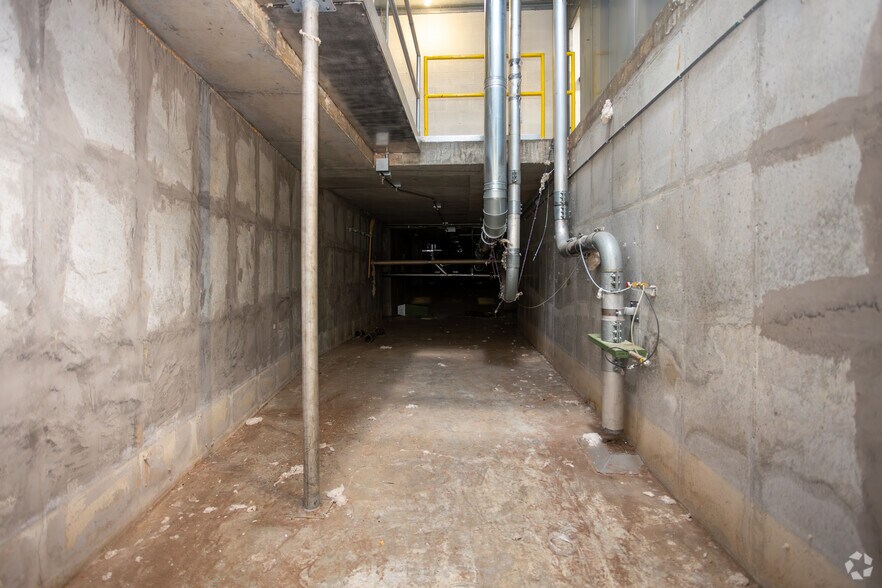 More Photos Of 2121 Heilig Rd, Salisbury Manufacturing For Sale