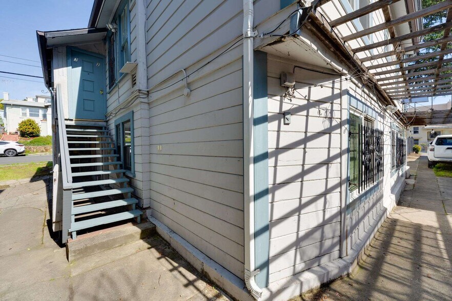 More Photos Of 1847-1849 6th Ave, Oakland Apartments For Sale