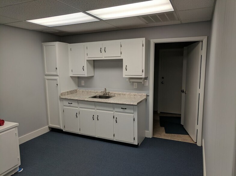 More Photos Of 4336 Fayetteville Rd, Lumberton Office For Lease