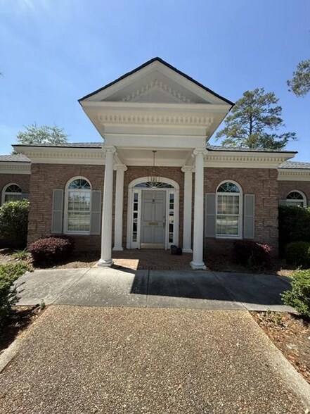 Primary Photo Of 2718 N Oak St, Valdosta Medical For Sale
