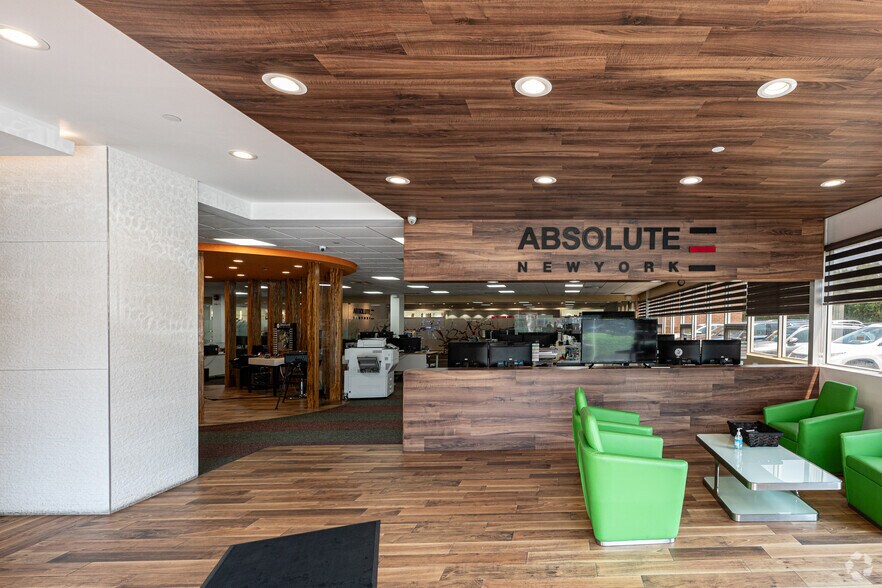 More Photos Of 19 Harbor Park Dr, Port Washington Warehouse For Lease