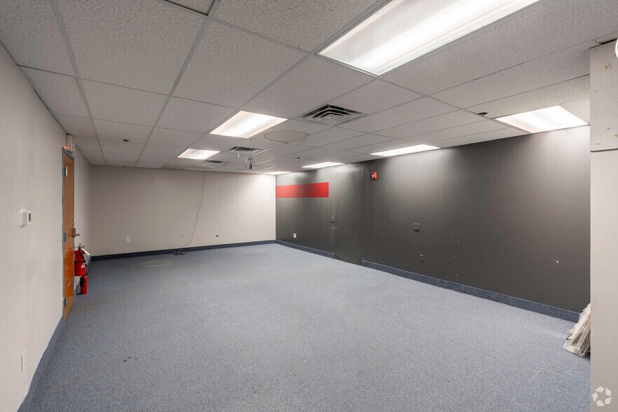 More Photos Of 28 Lord Rd, Marlborough Office For Lease