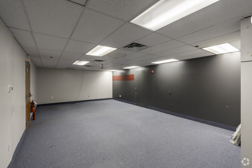 More Photos Of 28 Lord Rd, Marlborough Office For Sale