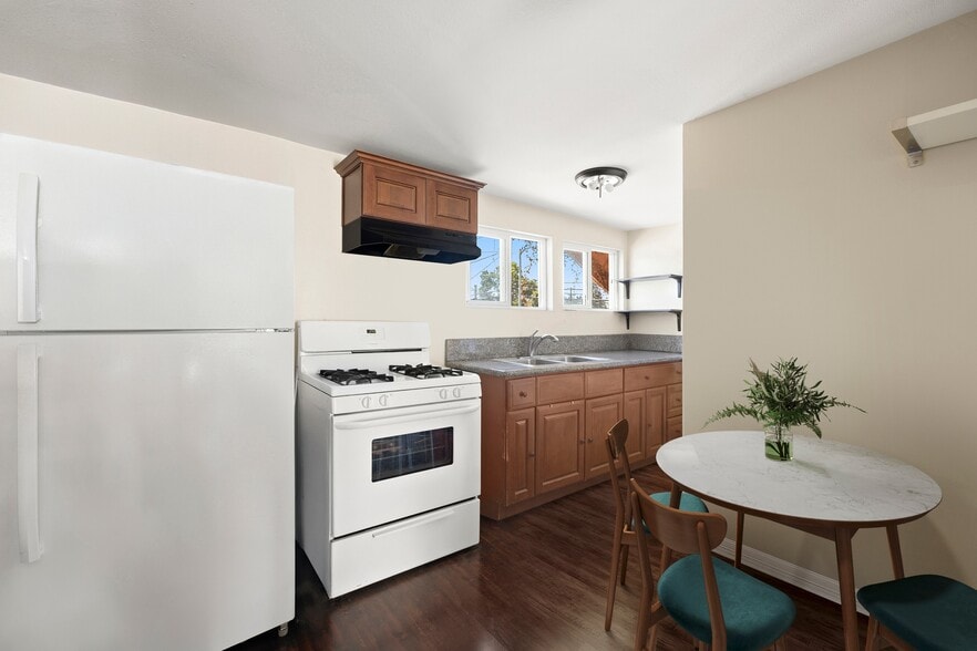 More Photos Of 986 E 51st St, Los Angeles Apartments For Sale