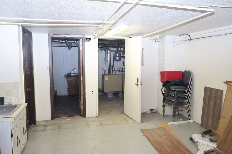 More Photos Of 220 Main St E, Ashland Office For Sale