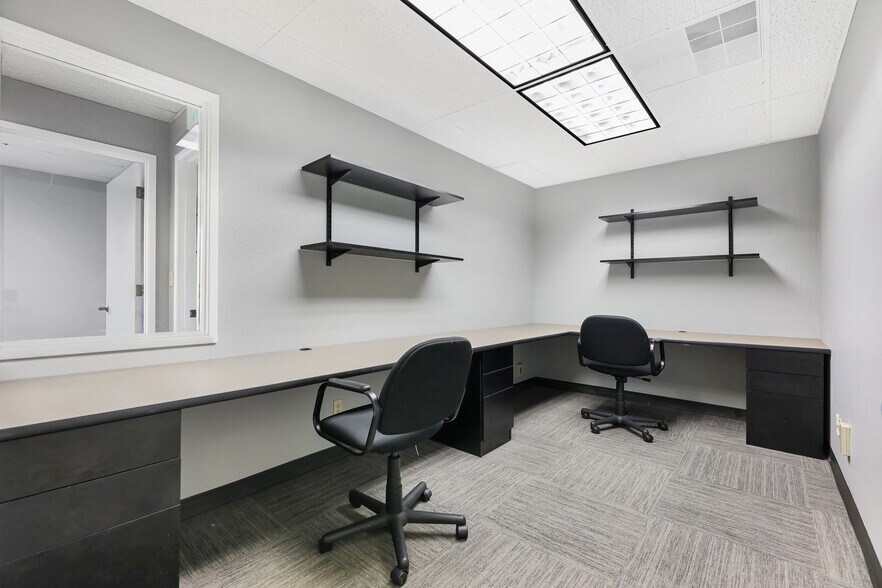 More Photos Of 9502 19th Ave SE, Everett Office For Lease