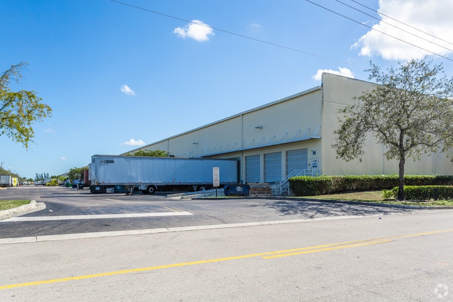 More Photos Of 10811-11199 NW 122nd St, Medley Warehouse For Lease
