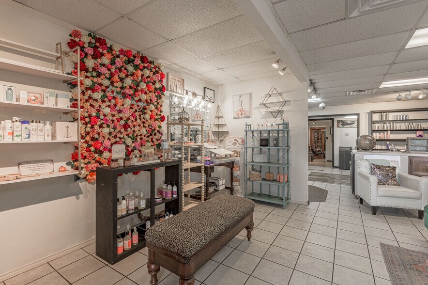 More Photos Of 131 Commerce st, Lovelady General Retail For Sale