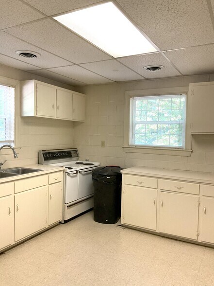 More Photos Of 3713 Richfield Rd, Greensboro Religious Facility For Lease