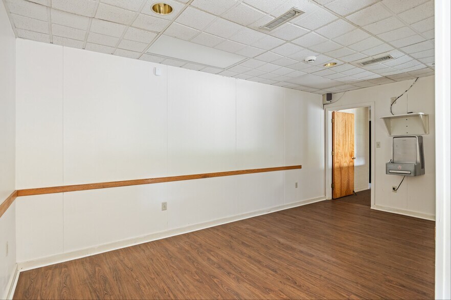 More Photos Of 2630 E Chestnut Ave, Vineland Medical For Sale