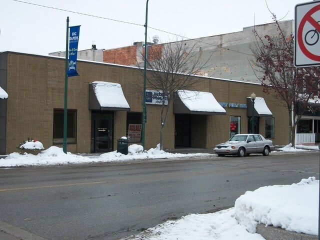 Primary Photo Of 125 S Michigan Ave, Big Rapids Department Store For Lease