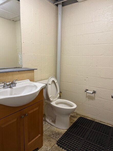 More Photos Of 53 Hancock St, Stratford Manufacturing For Lease