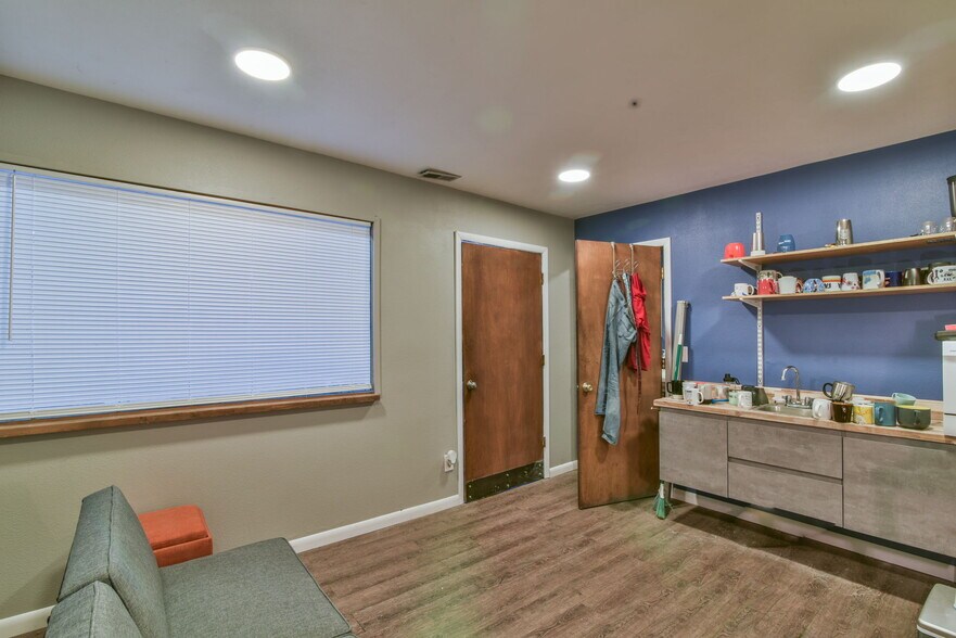 More Photos Of 6002 US Highway 50, Lamar Service For Sale
