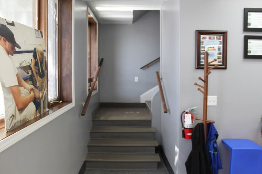 More Photos Of 224 E Main St, Burley Office For Sale